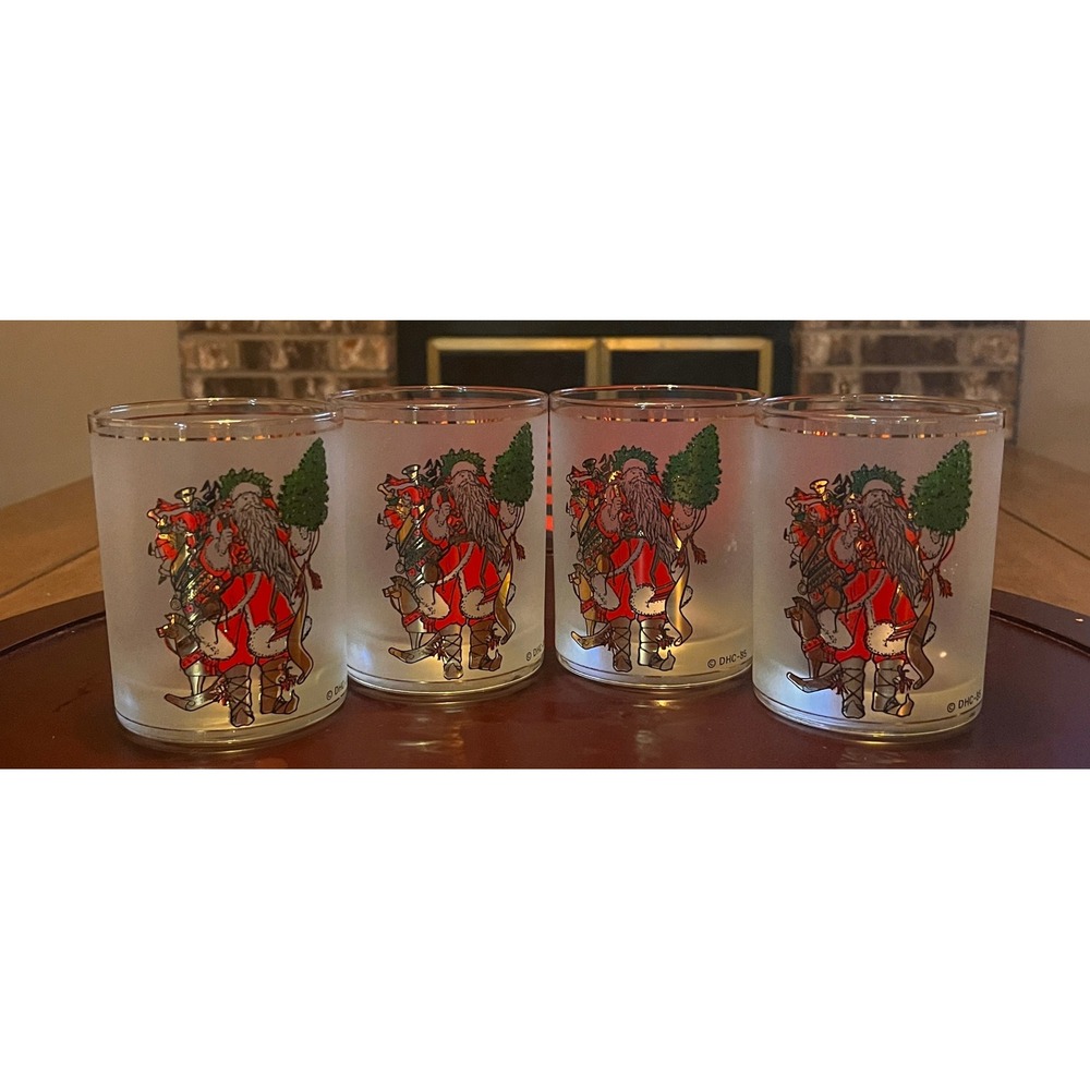 RARE Vintage Marshall Fields DHC 1985 Set of 4 Frosted Santa Claus Tumblers